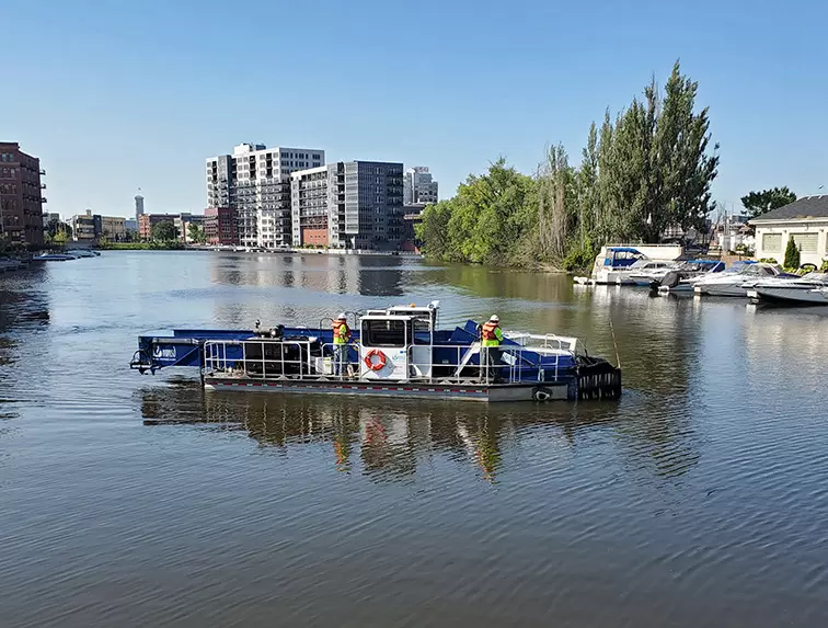 The Lynyrd Skymmr collects floating debris.